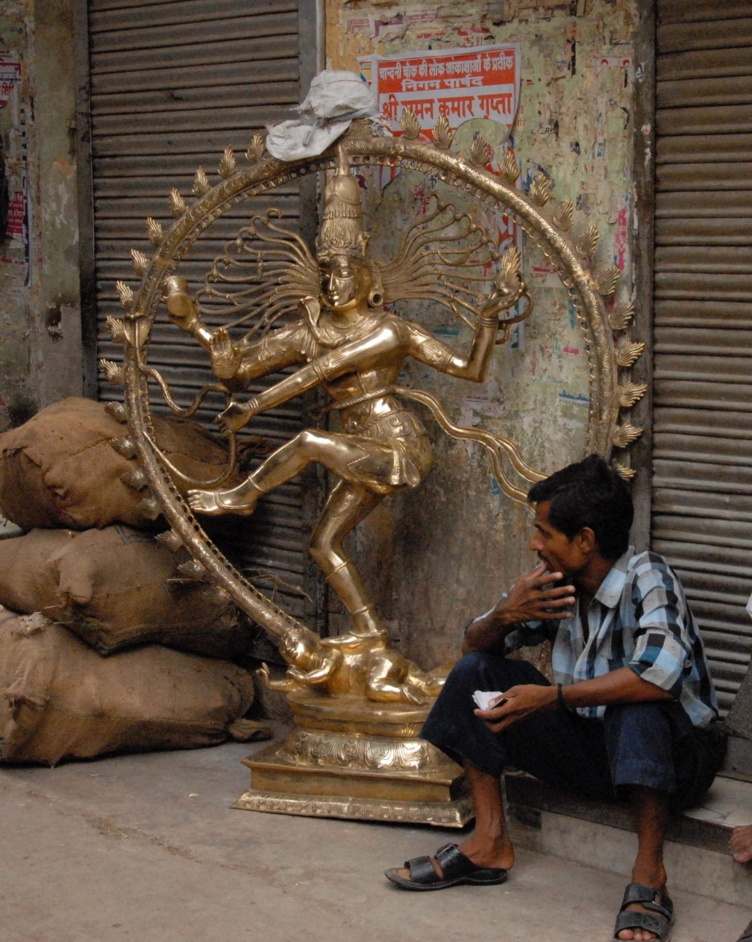 statue